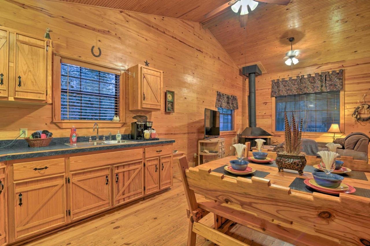 Hochatown Hideaway With Hot Tub, Grill And Fire Pit! Villa Stephens Gap Exteriör bild