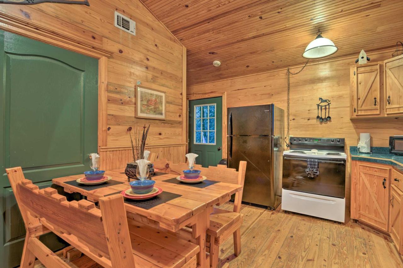 Hochatown Hideaway With Hot Tub, Grill And Fire Pit! Villa Stephens Gap Exteriör bild