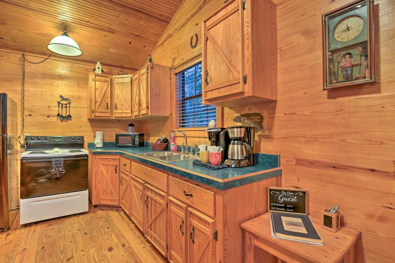 Hochatown Hideaway With Hot Tub, Grill And Fire Pit! Villa Stephens Gap Exteriör bild